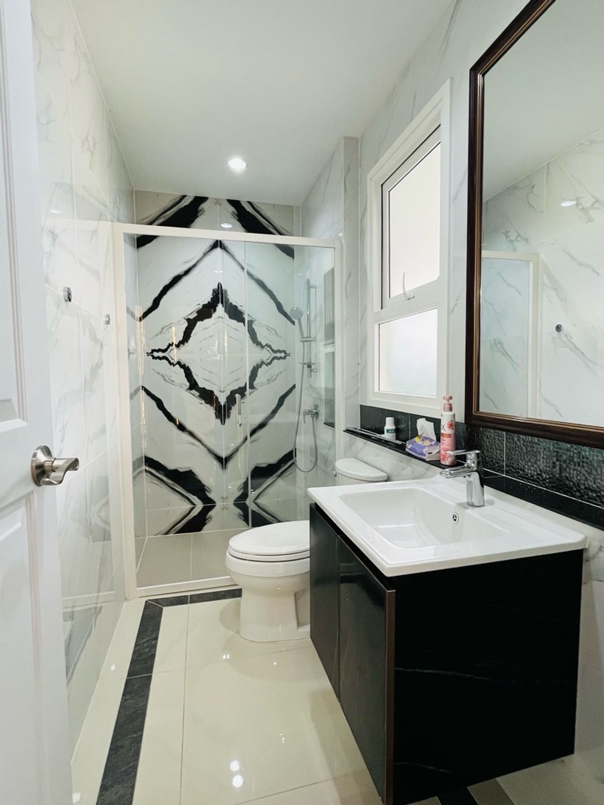 For SaleHousePathum Thani,Rangsit, Thammasat : House for sale, Vibhavadi Rangsit, has a swimming pool to go to 6 million houses, the largest corner of the corner of 450 sq. M. more beautiful than the angel Grandeviphawadee Rangsit