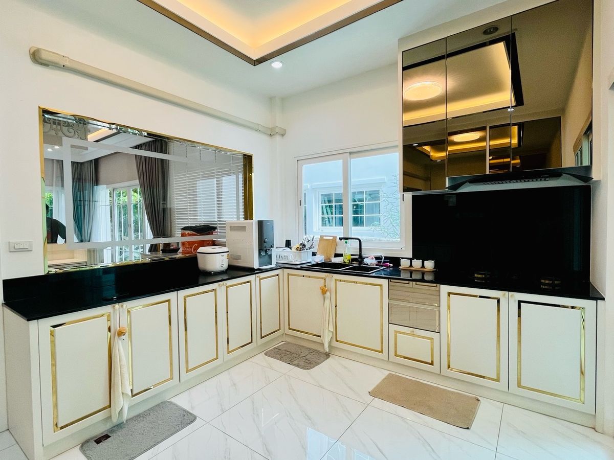 For SaleHousePathum Thani,Rangsit, Thammasat : House for sale, Vibhavadi Rangsit, has a swimming pool to go to 6 million houses, the largest corner of the corner of 450 sq. M. more beautiful than the angel Grandeviphawadee Rangsit