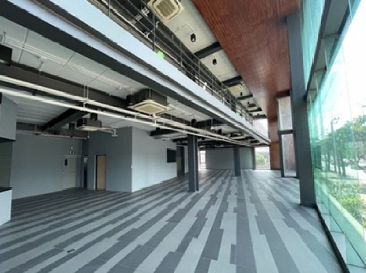For RentShowroomKasetsart, Ratchayothin : For Rent for Rent Showroom, Showroom, Floor 1 (Floor 1 only) / Riverside Ratchadaphisek Road (Ratchawipa) near Prachanukul Intersection, 440 square meters, have a parking space / location very well, suitable as a showroom, car, beauty clinic, online busin