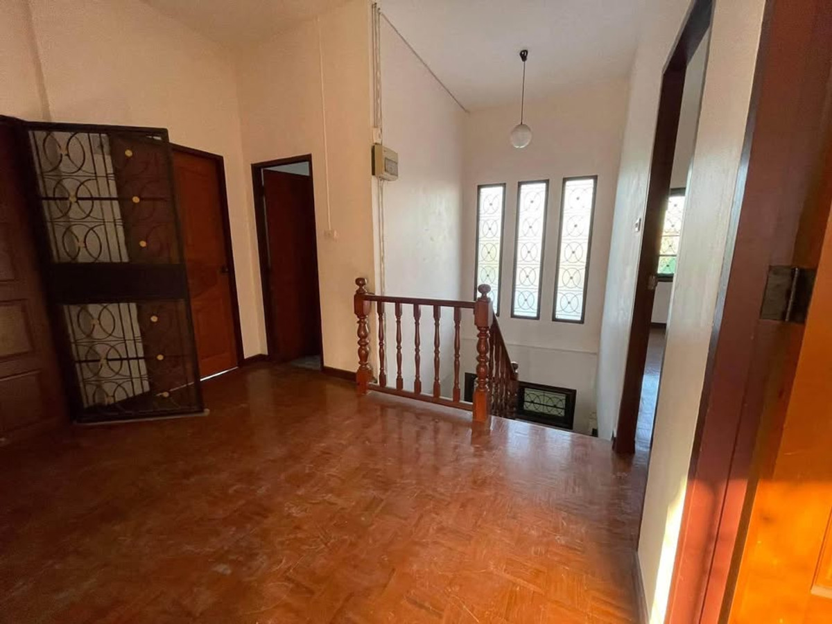 ให้เช่าบ้านนนทบุรี บางใหญ่ บางบัวทอง : บ้านพร้อมโกดัง 200ตรว. ซอยบัวทองเคหะ 6 ห้องนอน 3 ห้องน้ำ หมู่บ้านเรือนไทย นนทบุรี