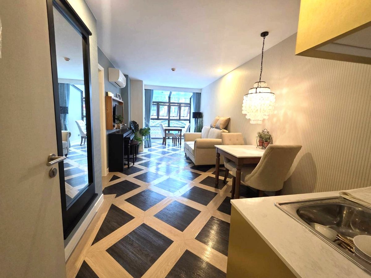 For SaleCondoPattaya, Bangsaen, Chonburi : Poolside Balcony!!! Direct Access to the Pool! For Sale: Espana Condo Resort, 44.09 SQ.M. Prime Location! Right on Jomtien Second Road, Pattaya Nong Prue Subdistrict, Bang Lamung District, Chonburi Province