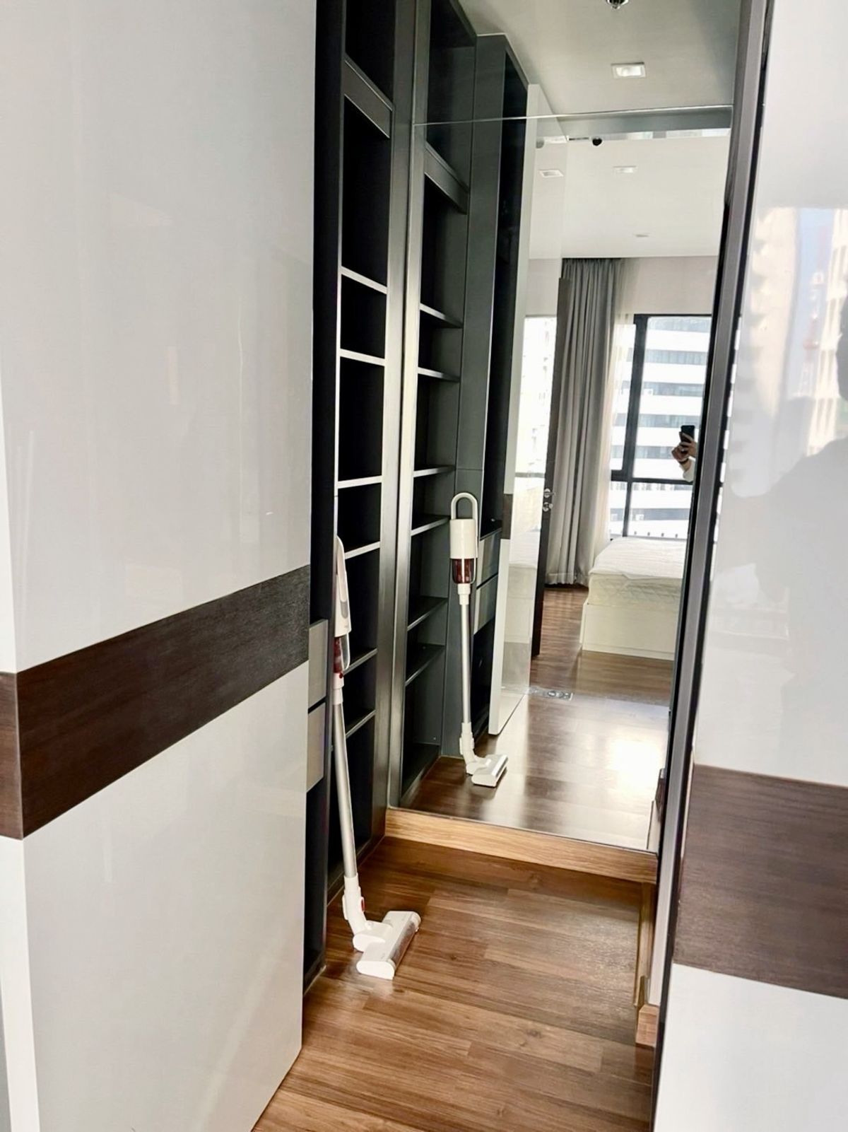 For RentCondoRatchadapisek, Huaikwang, Suttisan : For Rent - IVY Ampio Luxury Condo. Very cheap. Real room. Fully Furnished near MRT Cultural Center.