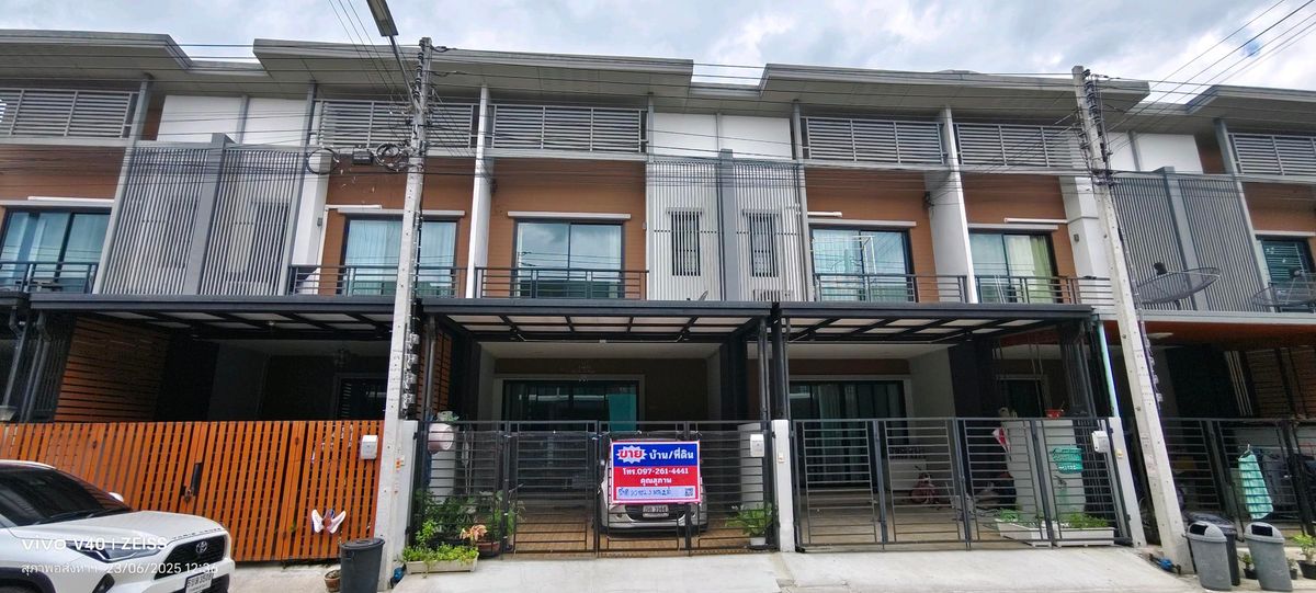 ขายทาวน์โฮมมหาชัย สมุทรสาคร : 🥳#หมู่บ้านภูมิชนก พุทธมณฑลสาย4-5 สามพราน นครปฐม

✨ราคา 2.65 ล้าน✨

⚓ที่ตั้ง : กระทุ่มล้ม, สามพราน, https://maps.app.goo.gl/mWrQukNxXH1MV5UB9?g_st=ac

💥รายละเอียดบ้าน
ประเภท : ทาวน์เฮ้าส์
สูง : 2 ชั้น
เนื้อที่ : 20.0 ตารางวา
ห้องนอน : 3 ห้อง
ห้องน้ำ : 2 