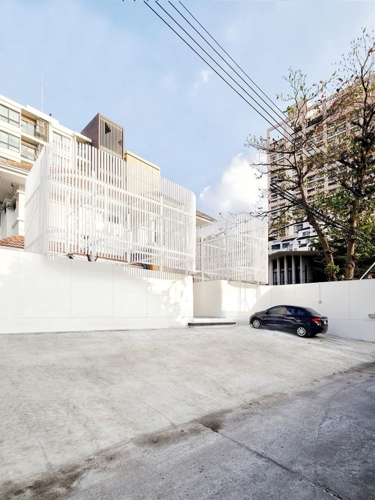For RentHouseRatchadapisek, Huaikwang, Suttisan : Rental owner - Home Office big near BTS Ratchayothin - Senanikhom, a lot of parking