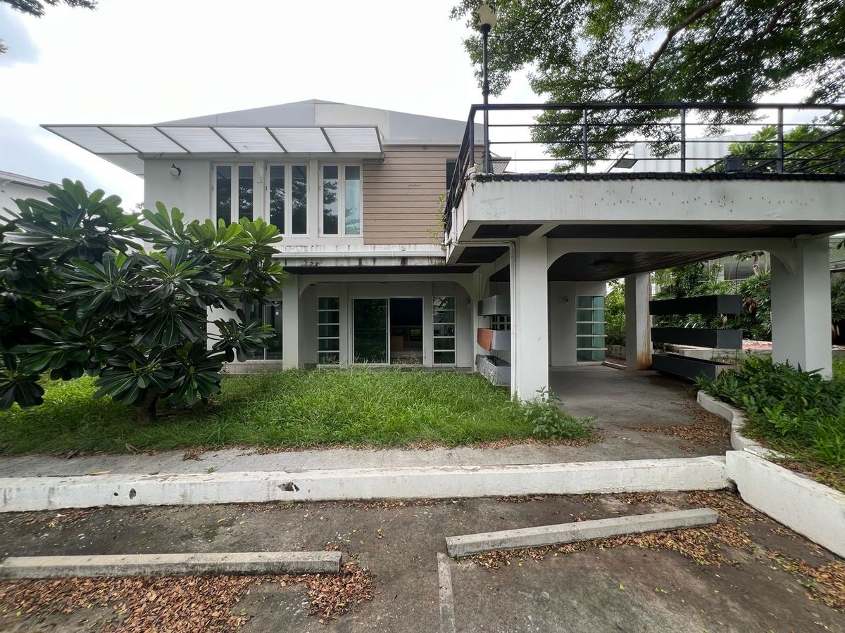 For RentRetail SpaceSukhumvit, Asoke, Thonglor : Rent a detached house 231 square wah, Phromphong, Soi Sukhumvit 31, the same side as EmQuartier, foreign location, suitable for spa, pilot, yoga, ice, bakery, michelin, or Fine Dining.