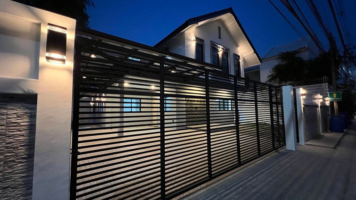ขายบ้านแจ้งวัฒนะ เมืองทอง : Newly-Renovated House in Chaeng-Watthana for sale!✨ 3 bedroom 4 bathroom huge size 84 sq.w 271 sq.m fully fitted near ISB School and BTS