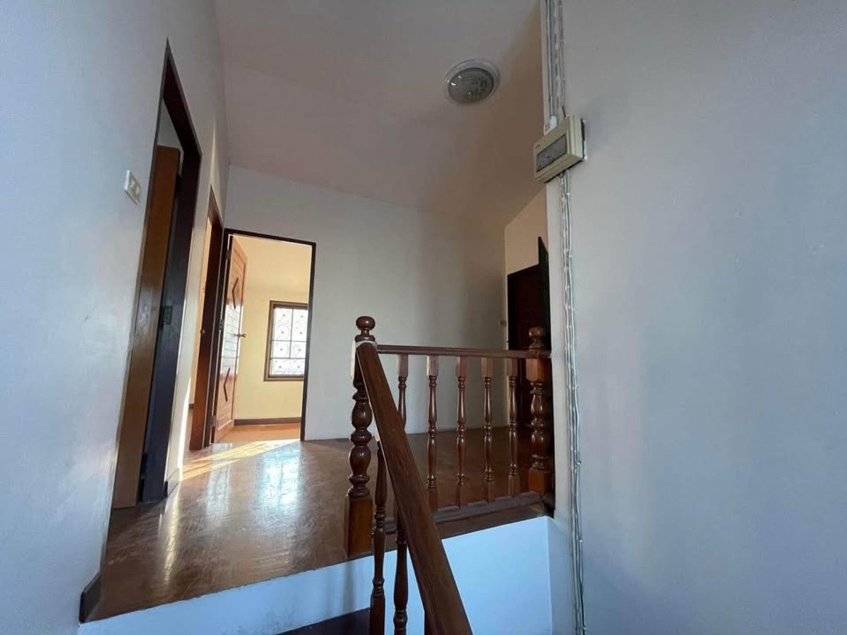 ให้เช่าบ้านนนทบุรี บางใหญ่ บางบัวทอง : บ้านพร้อมโกดัง 200ตรว. ซอยบัวทองเคหะ 6 ห้องนอน 3 ห้องน้ำ หมู่บ้านเรือนไทย นนทบุรี