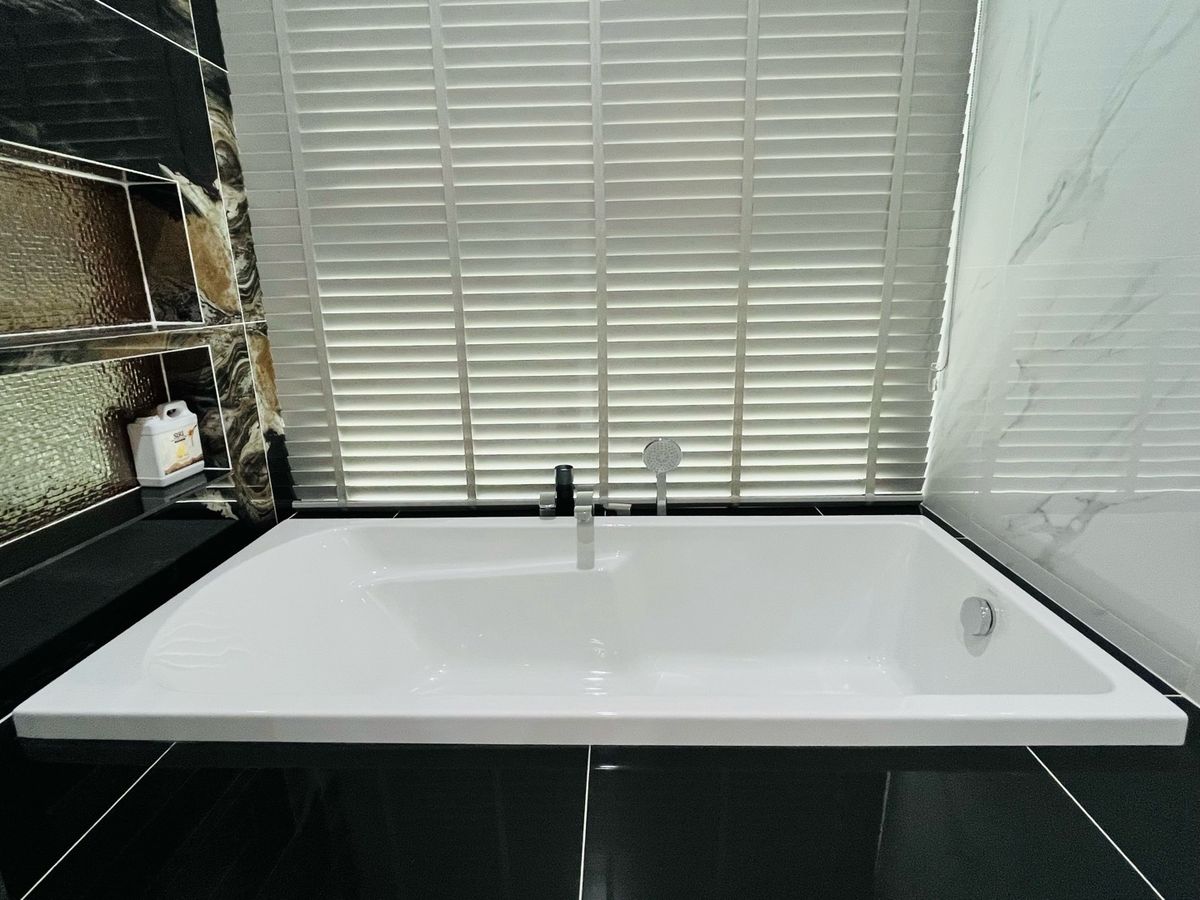 For SaleHousePathum Thani,Rangsit, Thammasat : House for sale, Vibhavadi Rangsit, has a swimming pool to go to 6 million houses, the largest corner of the corner of 450 sq. M. more beautiful than the angel Grandeviphawadee Rangsit