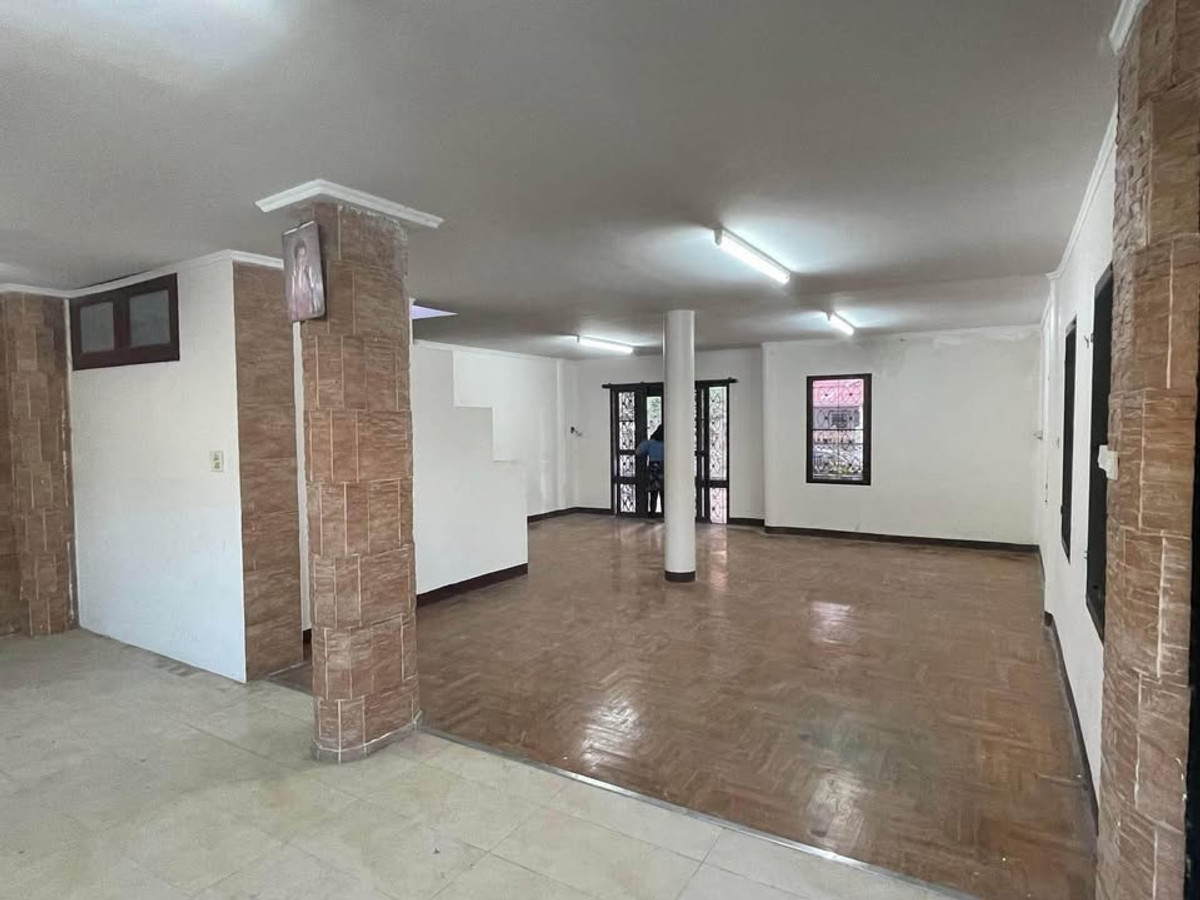 ให้เช่าบ้านนนทบุรี บางใหญ่ บางบัวทอง : บ้านพร้อมโกดัง 200ตรว. ซอยบัวทองเคหะ 6 ห้องนอน 3 ห้องน้ำ หมู่บ้านเรือนไทย นนทบุรี