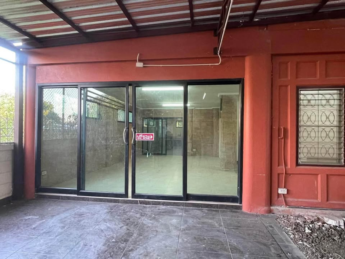 ให้เช่าบ้านนนทบุรี บางใหญ่ บางบัวทอง : บ้านพร้อมโกดัง 200ตรว. ซอยบัวทองเคหะ 6 ห้องนอน 3 ห้องน้ำ หมู่บ้านเรือนไทย นนทบุรี