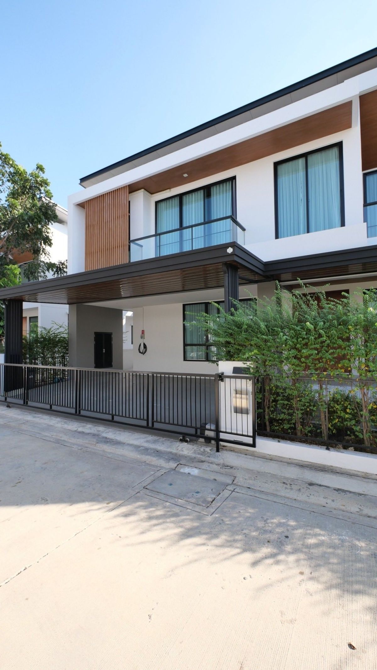 For SaleHousePathum Thani,Rangsit, Thammasat : ✨🏡 New house, back corner 🎁 Decorated more than 5 million 📌 with 10 kw solar cells! 📌