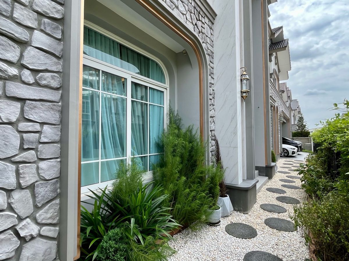 For SaleHousePathum Thani,Rangsit, Thammasat : House for sale, Vibhavadi Rangsit, has a swimming pool to go to 6 million houses, the largest corner of the corner of 450 sq. M. more beautiful than the angel Grandeviphawadee Rangsit