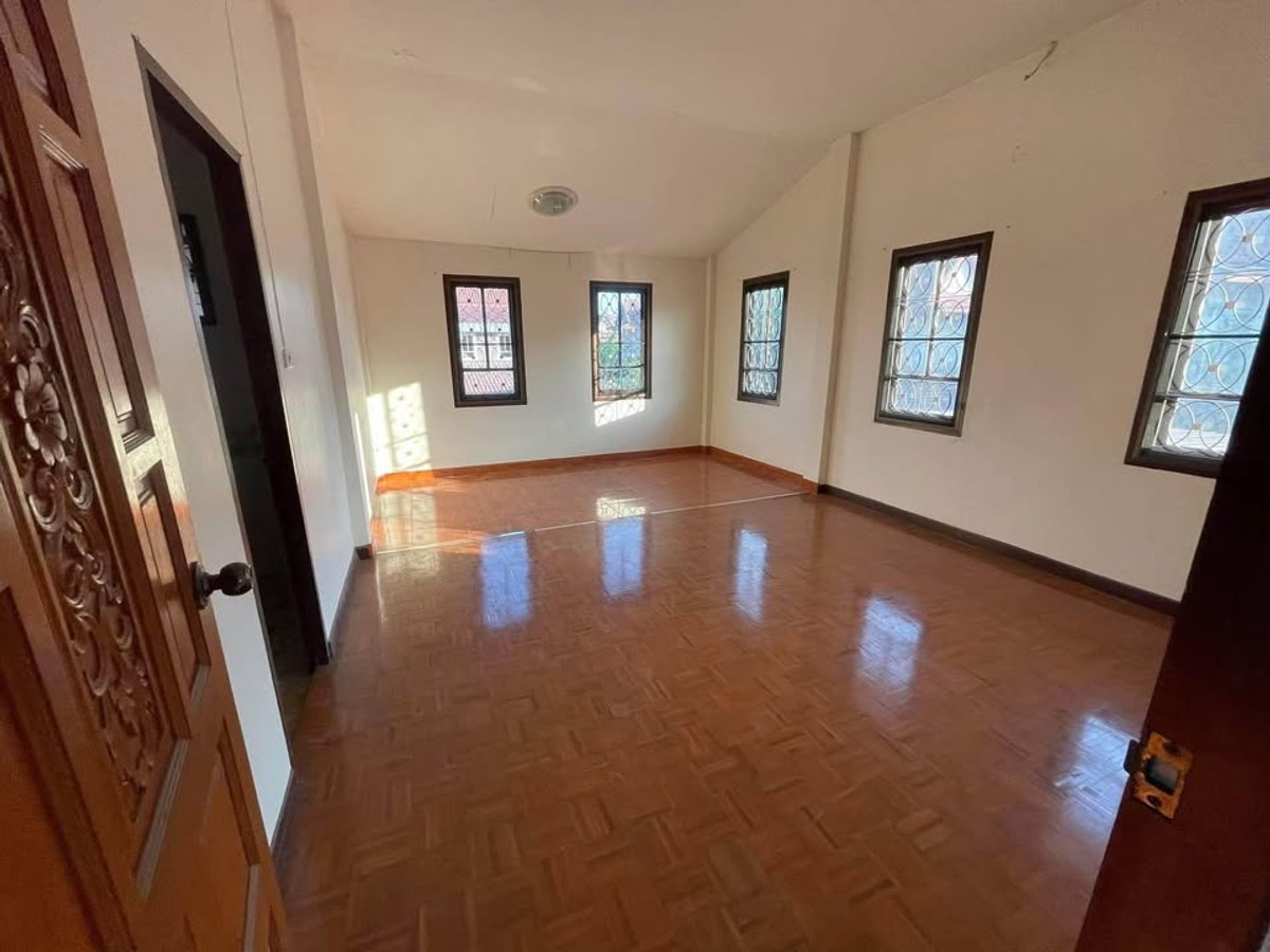 ให้เช่าบ้านนนทบุรี บางใหญ่ บางบัวทอง : บ้านพร้อมโกดัง 200ตรว. ซอยบัวทองเคหะ 6 ห้องนอน 3 ห้องน้ำ หมู่บ้านเรือนไทย นนทบุรี