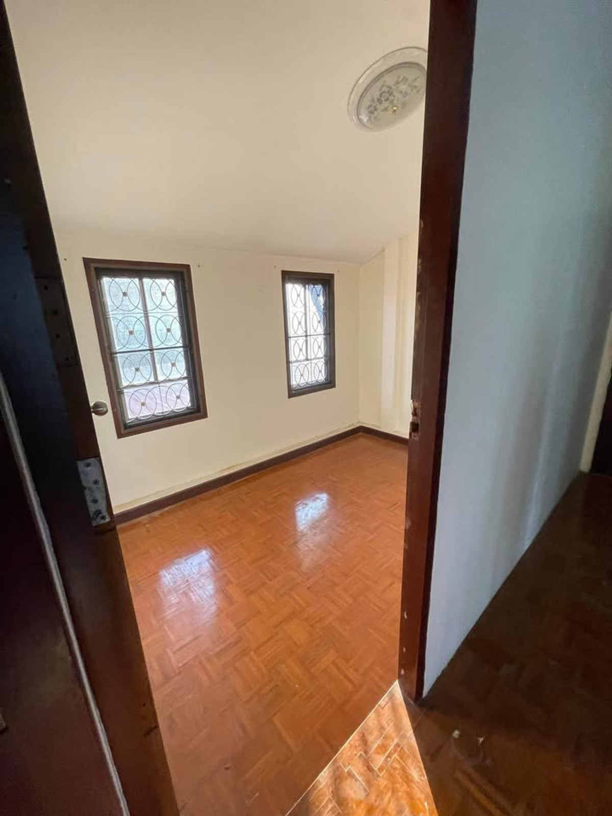 ให้เช่าบ้านนนทบุรี บางใหญ่ บางบัวทอง : บ้านพร้อมโกดัง 200ตรว. ซอยบัวทองเคหะ 6 ห้องนอน 3 ห้องน้ำ หมู่บ้านเรือนไทย นนทบุรี