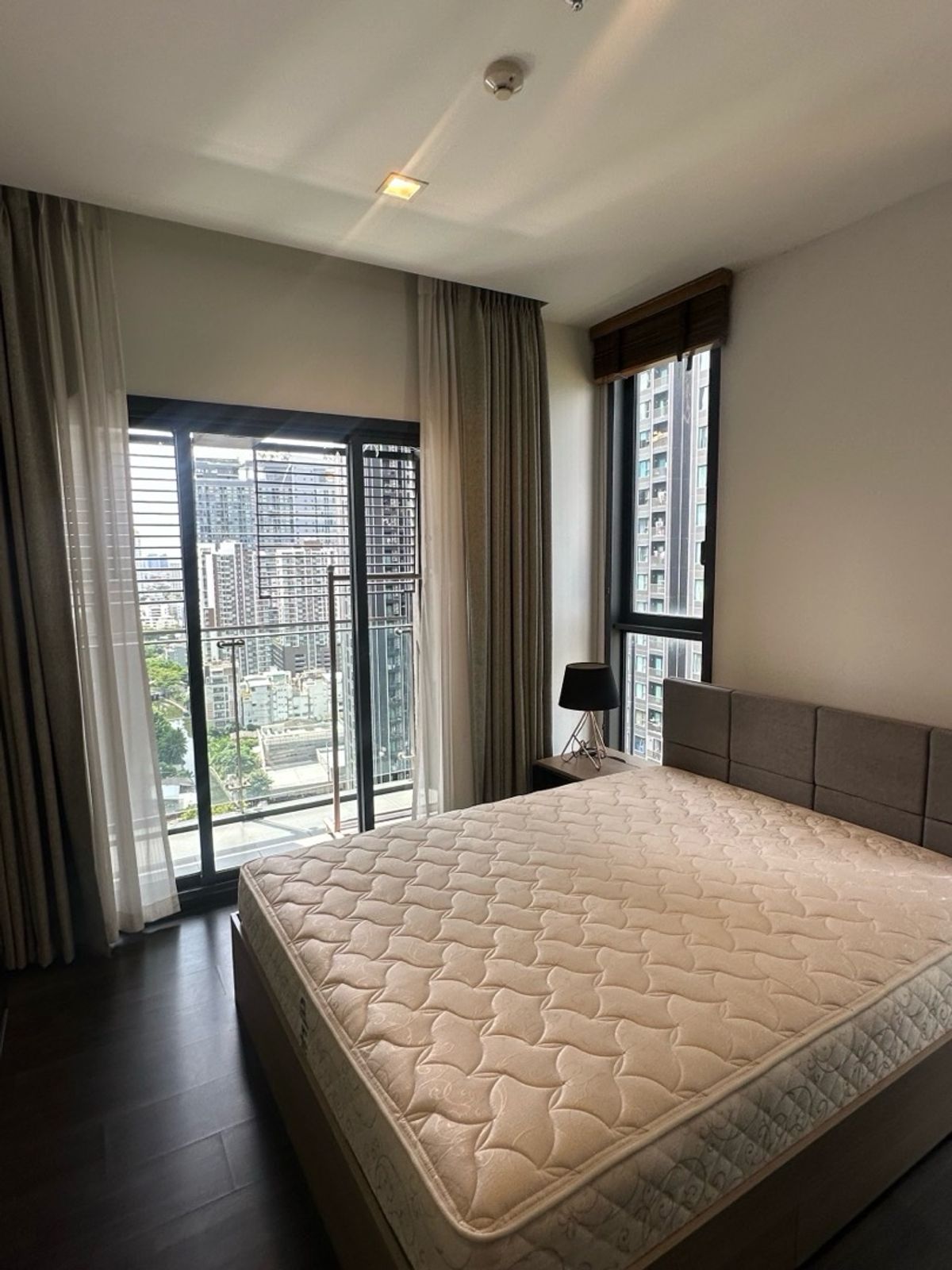 ให้เช่าคอนโดพระราม 9 เพชรบุรีตัดใหม่ RCA : For Rent📍the line asoke ratchada🛀1bed 1 bath📞0639399665
