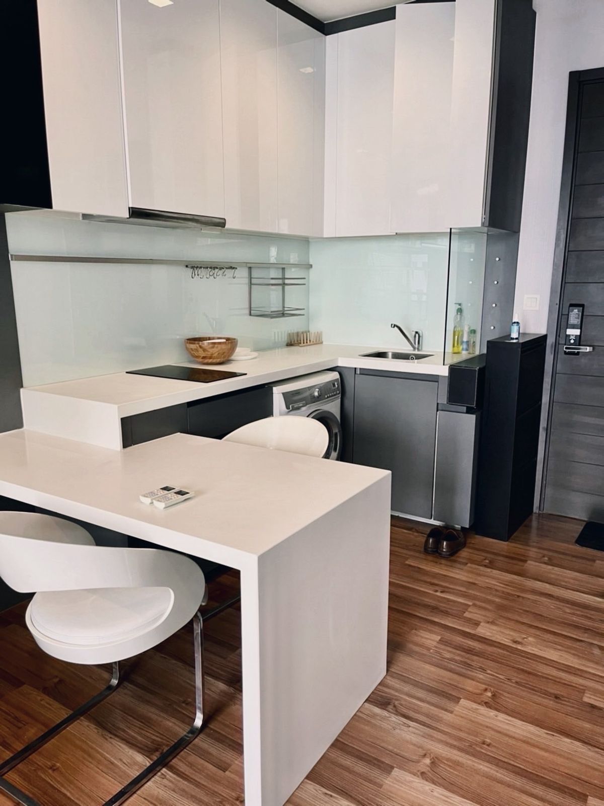 For RentCondoRatchadapisek, Huaikwang, Suttisan : For Rent - IVY Ampio Luxury Condo. Very cheap. Real room. Fully Furnished near MRT Cultural Center.