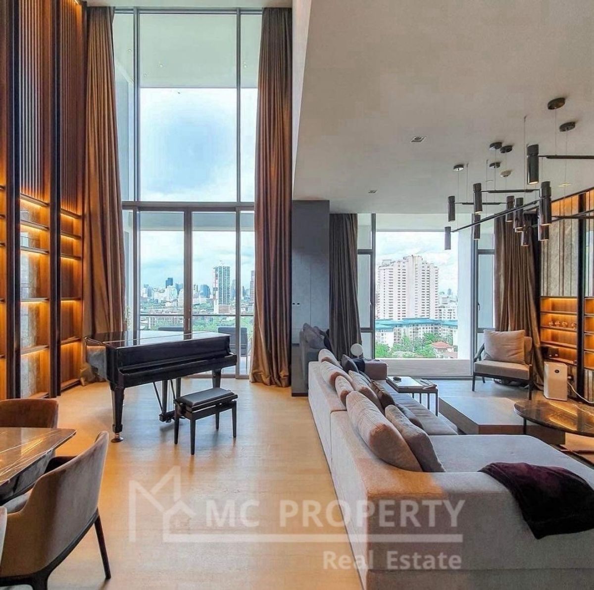 ขายคอนโดสาทร นราธิวาส : Sukhothai Residences 2 ห้องนอน 209sqm ขายที่ 68MB กรุณาติดต่อ 0816878954