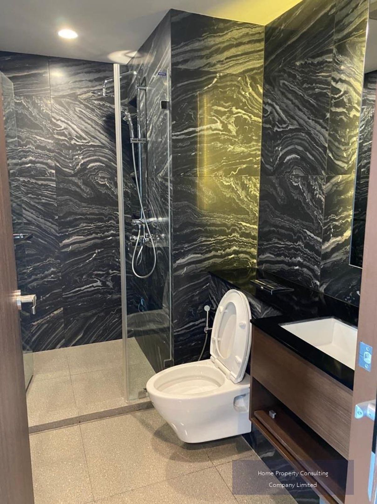 For SaleCondoOnnut, Udomsuk : Urgent sale, cheap, cheap, condo, inspiration, Sukhumvit, BTS Punnawithi (550 m/8 minutes, walk). Interested in negotiating @condobkk (with @) Code H33276