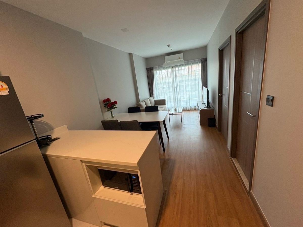 ให้เช่าคอนโดเชียงใหม่ : (GBL2280) 💕คอนโดพร้อมสระว่ายน้ำดาดฟ้าที่ยาวที่สุด 💕 Luxury Condo คอนโดหรู ทำเลดี ใกล้ไนท์บาร์ซ่า ย่านช้างคลาน 
🔥Project name :  Astra Sky River 

- พื้นที่ 47.82 ตรม.
- ชั้น 5  แบบ วันแบดพลัส
- 1 ห้องนอนใหญ่ 1 ห้องนอนเล็ก 
- 1 ห้องน้ำ  
- เตียงนอนพร้อม