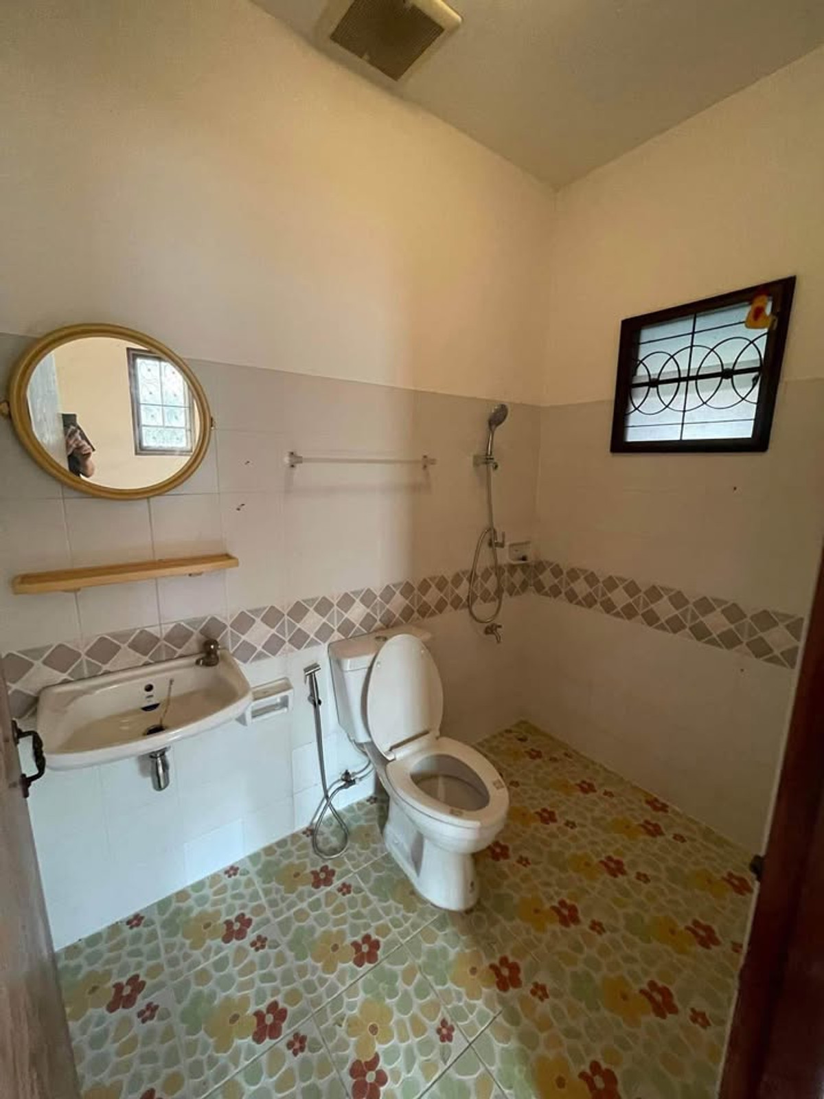 ให้เช่าบ้านนนทบุรี บางใหญ่ บางบัวทอง : บ้านพร้อมโกดัง 200ตรว. ซอยบัวทองเคหะ 6 ห้องนอน 3 ห้องน้ำ หมู่บ้านเรือนไทย นนทบุรี