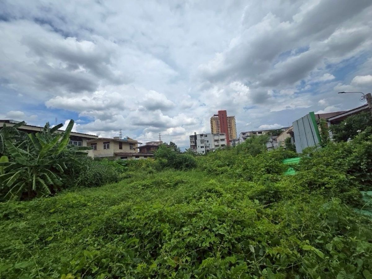 ขายที่ดินรัชดา ห้วยขวาง : ที่ดินแปลงใหญ่ ใจกลางห้วยขวาง พัฒนาอาคารสูง 8 ชั้น ใกล้รถไฟฟ้า
