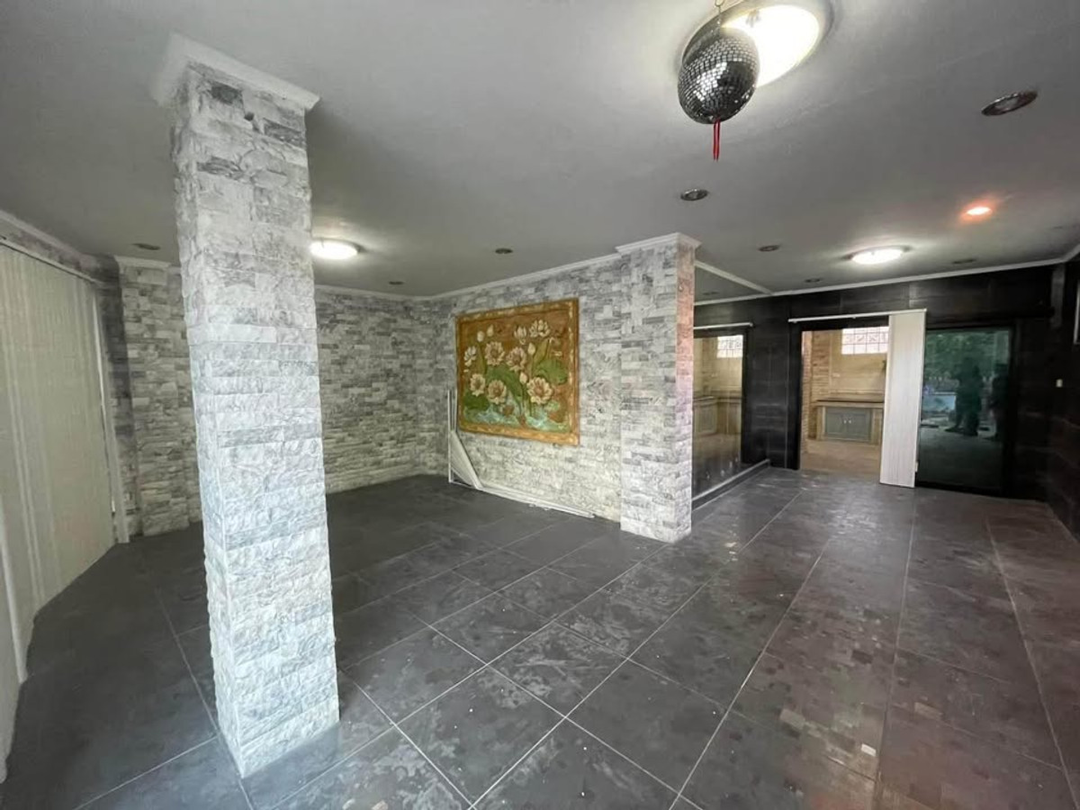 ให้เช่าบ้านนนทบุรี บางใหญ่ บางบัวทอง : บ้านพร้อมโกดัง 200ตรว. ซอยบัวทองเคหะ 6 ห้องนอน 3 ห้องน้ำ หมู่บ้านเรือนไทย นนทบุรี