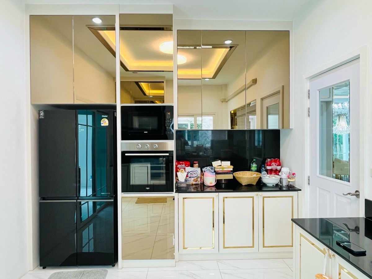 For SaleHousePathum Thani,Rangsit, Thammasat : House for sale, Vibhavadi Rangsit, has a swimming pool to go to 6 million houses, the largest corner of the corner of 450 sq. M. more beautiful than the angel Grandeviphawadee Rangsit