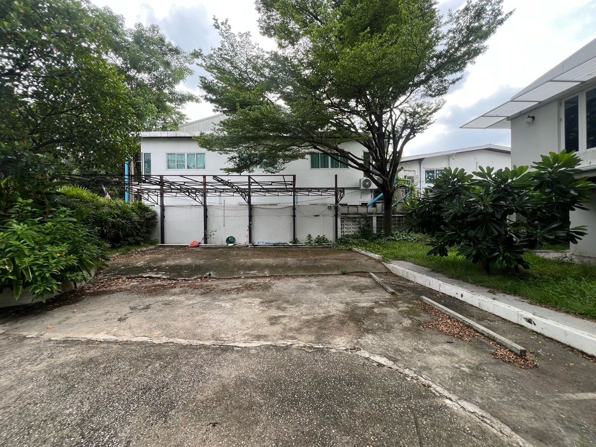 For RentRetail SpaceSukhumvit, Asoke, Thonglor : Rent a detached house 231 square wah, Phromphong, Soi Sukhumvit 31, the same side as EmQuartier, foreign location, suitable for spa, pilot, yoga, ice, bakery, michelin, or Fine Dining.