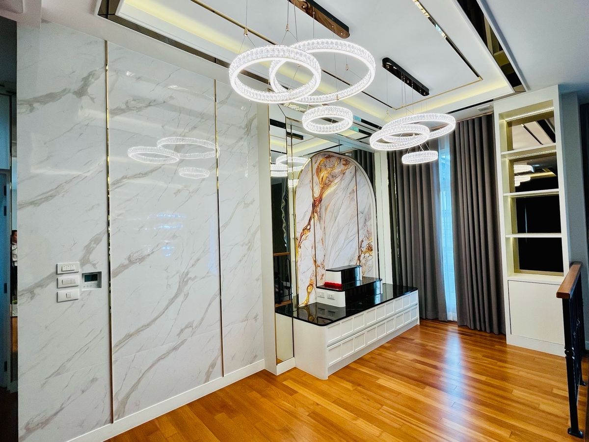 For SaleHousePathum Thani,Rangsit, Thammasat : House for sale, Vibhavadi Rangsit, has a swimming pool to go to 6 million houses, the largest corner of the corner of 450 sq. M. more beautiful than the angel Grandeviphawadee Rangsit