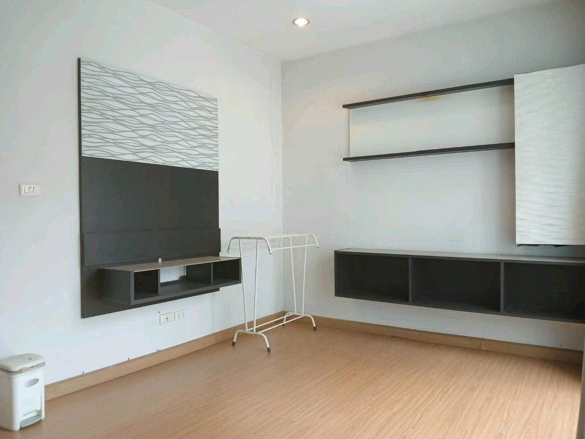 ขายทาวน์โฮมพัฒนาการ ศรีนครินทร์ : ทาวน์โฮม 3 ชั้นหลังริม เนื้อที่ 28.90 ตร.วา พร้อมเฟอร์ แอร์ ถูกที่สุดในโครงการ