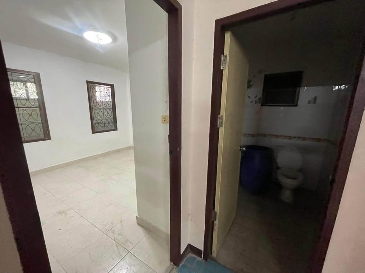 ให้เช่าบ้านนนทบุรี บางใหญ่ บางบัวทอง : บ้านพร้อมโกดัง 200ตรว. ซอยบัวทองเคหะ 6 ห้องนอน 3 ห้องน้ำ หมู่บ้านเรือนไทย นนทบุรี