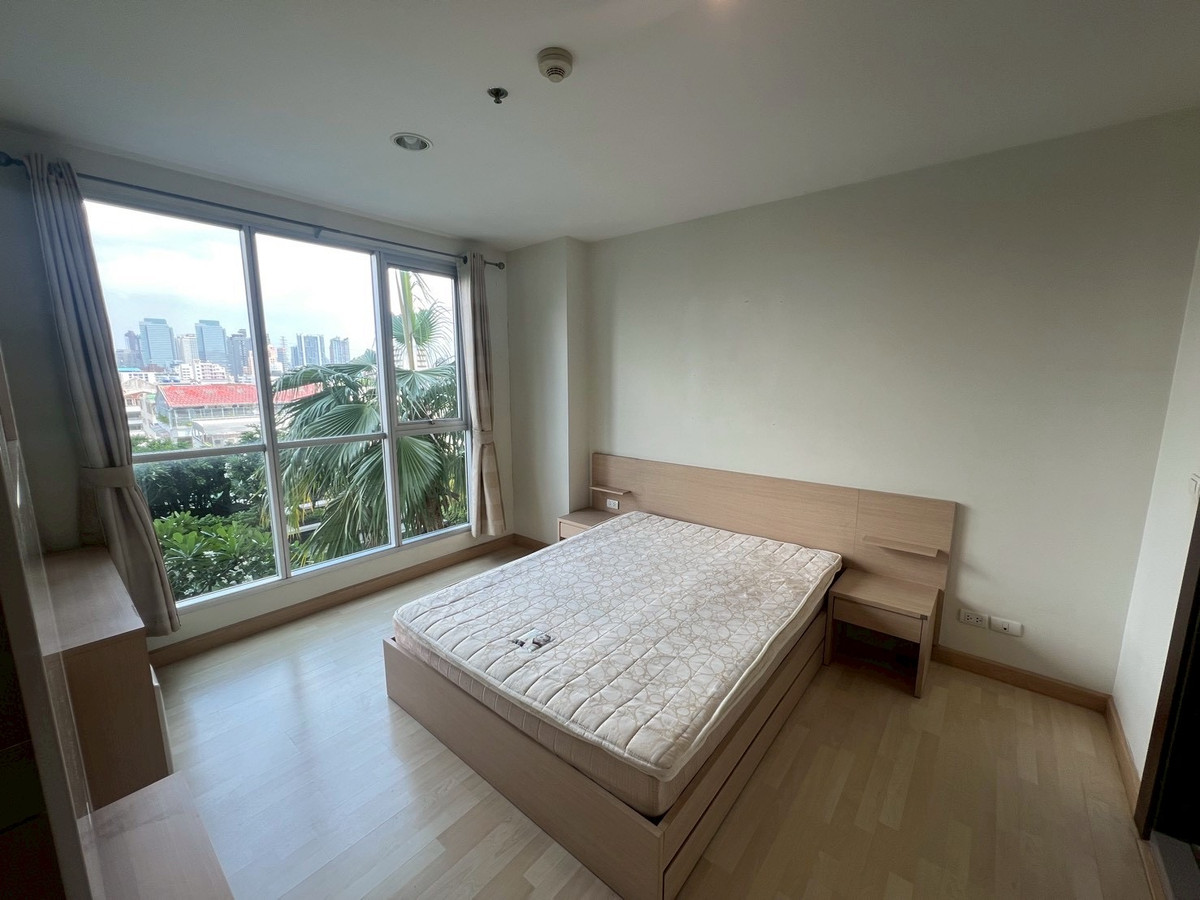 For RentCondoRatchadapisek, Huaikwang, Suttisan : Rent a Rhythm Ratchada (a big room ready to go in a good price)