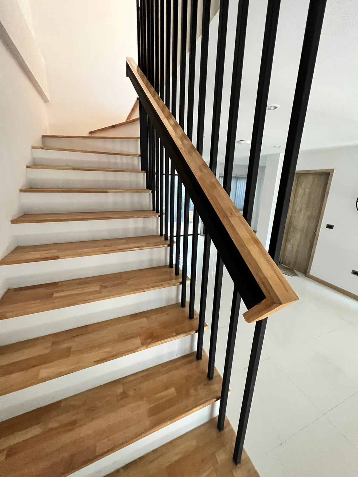 For RentTownhomeChaengwatana, Muangthong : 2 Unit townhome, suitable for office use, located on Ratchaphruek Road. 6 bedrooms, 6 bathrooms.