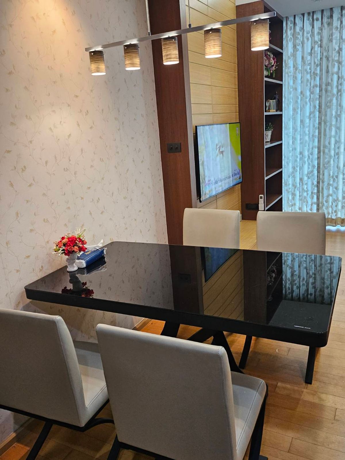 ให้เช่าคอนโดราชเทวี พญาไท : For Rent *Rare Unit * Villa Rachatewi condomenium, 2 bedrooms 58 sq.m, 8 th floor ,*conner unit*  Best Deal