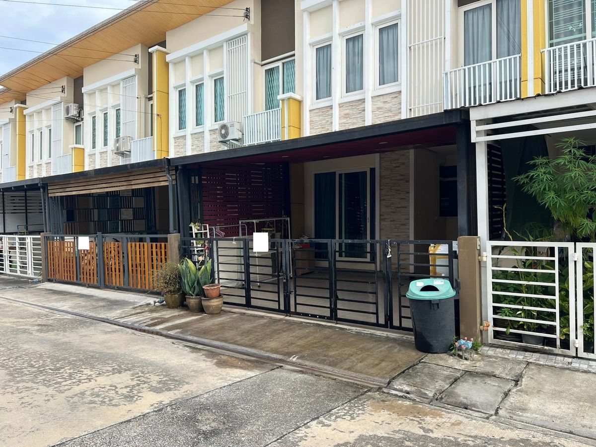 ขายทาวน์โฮมลาดกระบัง สุวรรณภูมิ : 𝟏𝟗.𝟐ตรว 4นอน2น้ำ ทาวน์โฮม 2 ชั้น Golden Town 2 อ่อนนุช ลาดกระบัง 