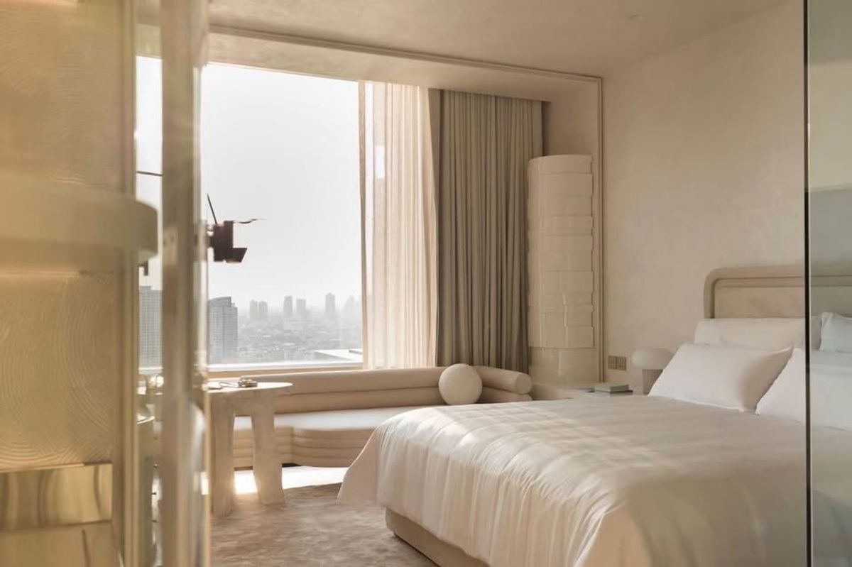 คอนโดสาทร นราธิวาส : คอนโดหรูที่ Four Seasons Private Residences เดินทางสะดวก ใกล้รถไฟฟ้าบีทีเอส ห้องตกแต่งสวยมาก! เฟอร์นิเจอร์ครบ! พร้อมอยู่!