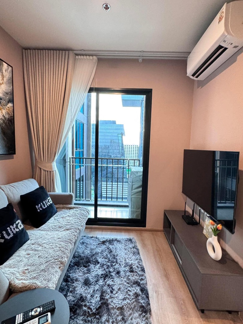 ให้เช่าคอนโดพระราม 9 เพชรบุรีตัดใหม่ RCA : 🔥ให้เช่าด่วน🔥นิว ดิสทริค อาร์ 9 ใกล้ MRT พระราม 9 เฟอร์นิเจอร์ครบ พร้อมเข้าอยู่