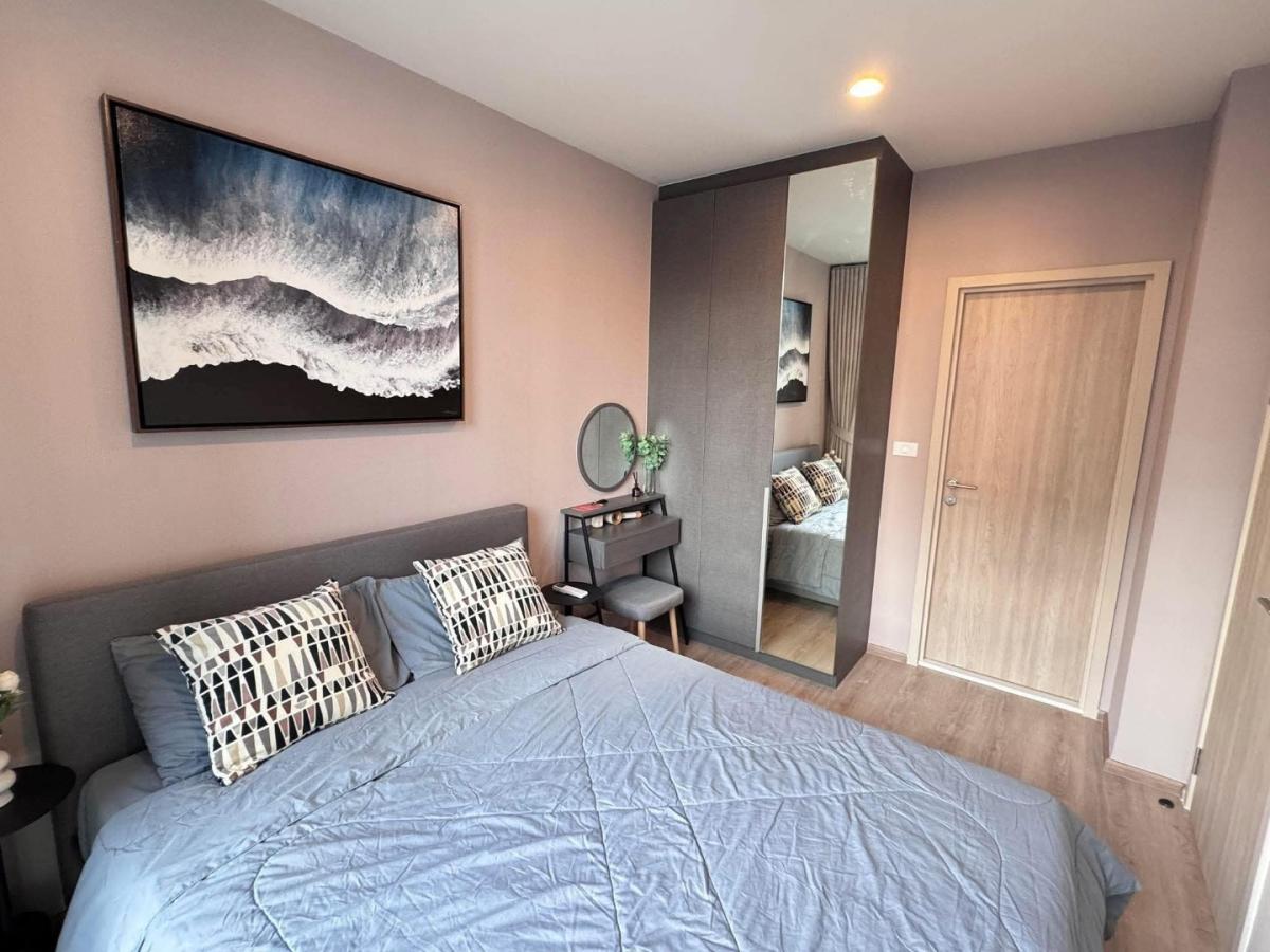 ให้เช่าคอนโดพระราม 9 เพชรบุรีตัดใหม่ RCA : 🔥ให้เช่าด่วน🔥นิว ดิสทริค อาร์ 9 ใกล้ MRT พระราม 9 เฟอร์นิเจอร์ครบ พร้อมเข้าอยู่