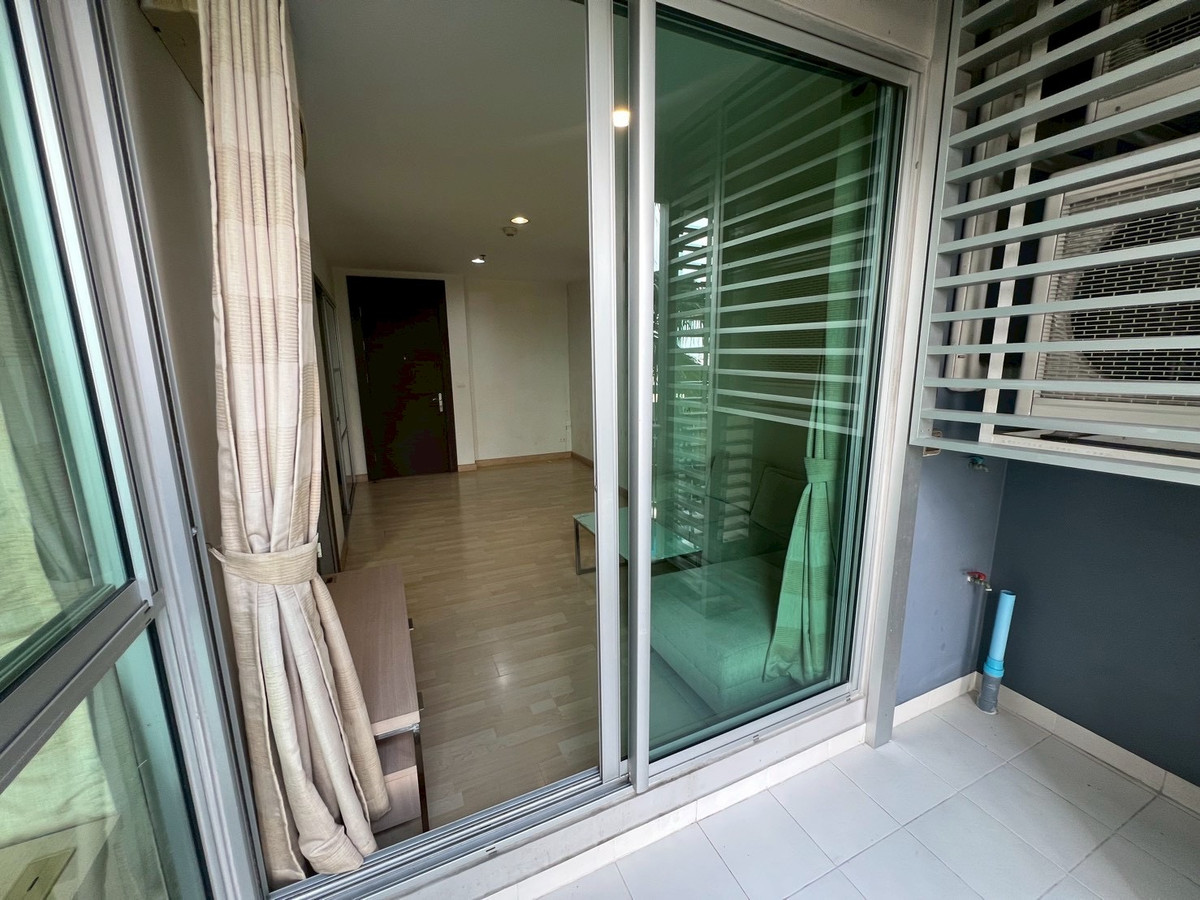 For RentCondoRatchadapisek, Huaikwang, Suttisan : Rent a Rhythm Ratchada (a big room ready to go in a good price)