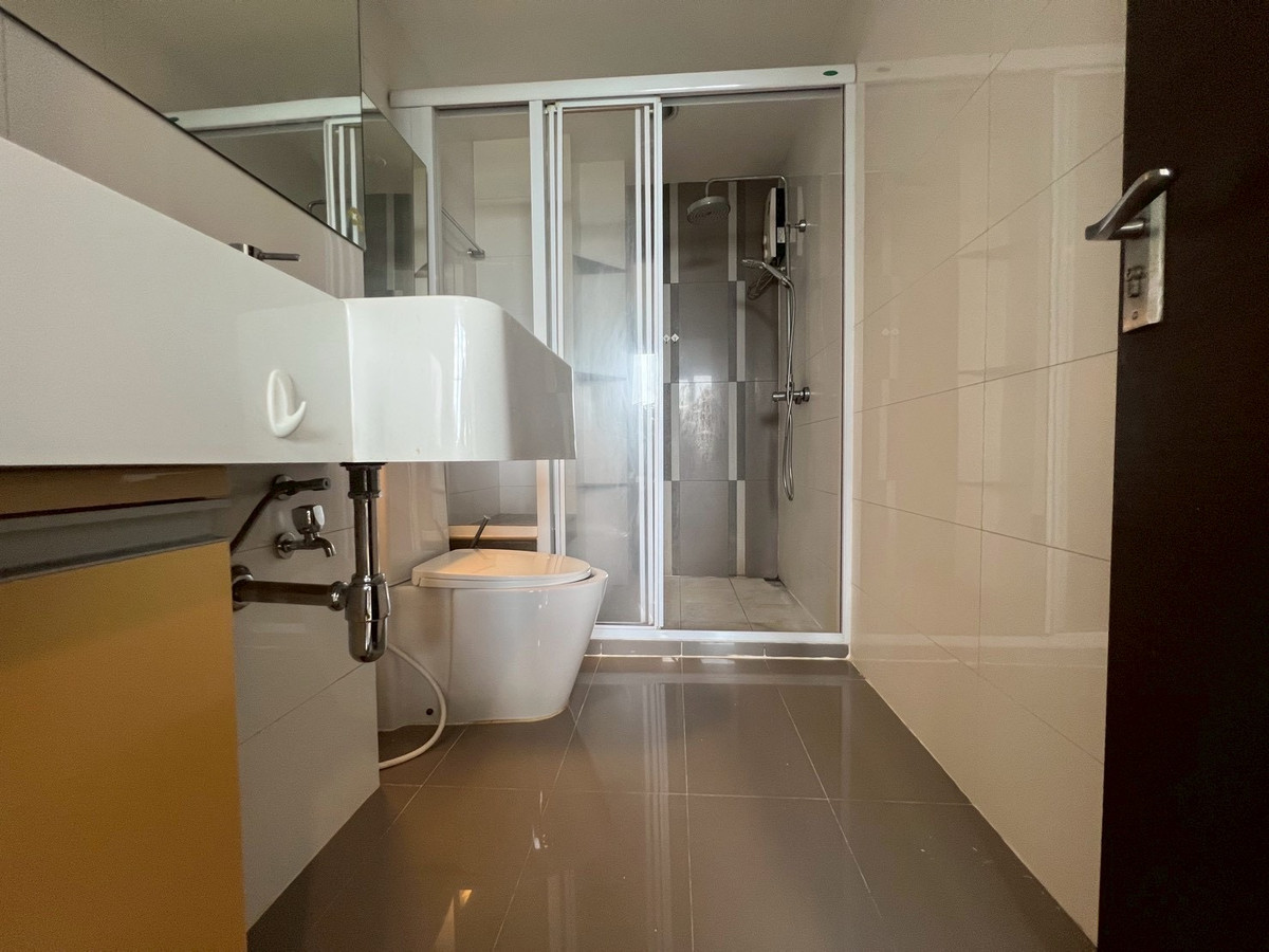 For RentCondoRatchadapisek, Huaikwang, Suttisan : Rent a Rhythm Ratchada (a big room ready to go in a good price)