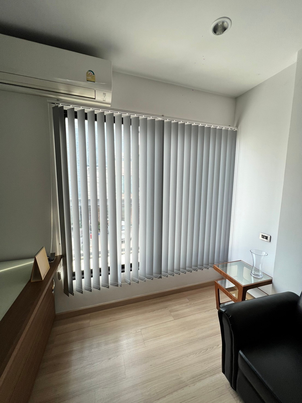 For RentTownhomeChaengwatana, Muangthong : 2 Unit townhome, suitable for office use, located on Ratchaphruek Road. 6 bedrooms, 6 bathrooms.