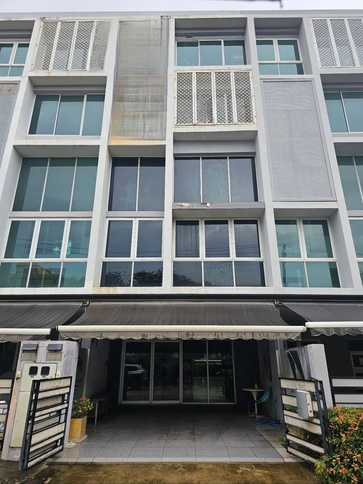 ให้เช่าโฮมออฟฟิศพระราม 3 สาธุประดิษฐ์ : ขายทาวน์โฮม Jade Praise Sathorn - Rama 3 เจด ไพรสซ์ สาทร - พระราม 3 ขนาด 4 ห้องนอน  5 ห้องน้ำ 