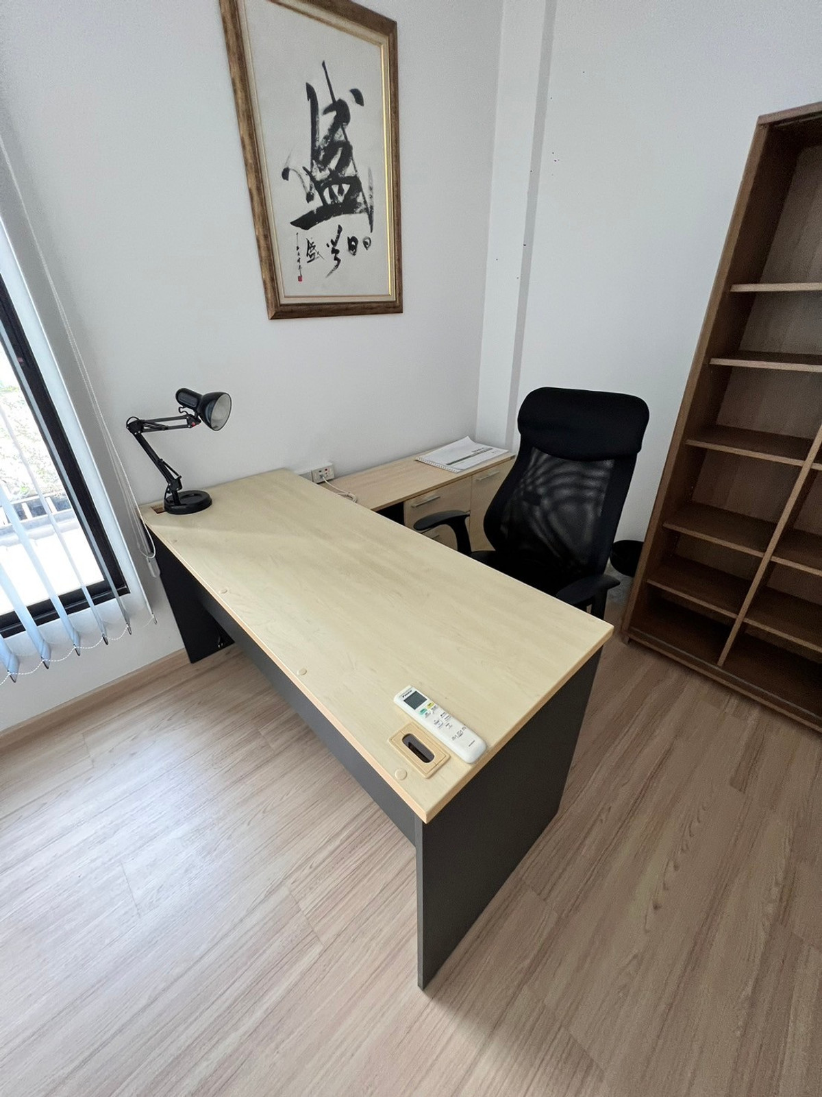 For RentTownhomeChaengwatana, Muangthong : 2 Unit townhome, suitable for office use, located on Ratchaphruek Road. 6 bedrooms, 6 bathrooms.