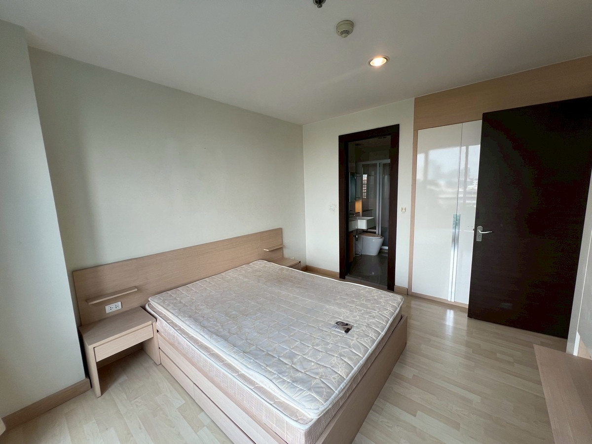 For RentCondoRatchadapisek, Huaikwang, Suttisan : Rent a Rhythm Ratchada (a big room ready to go in a good price)