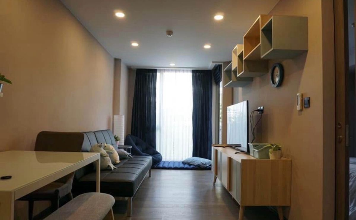ให้เช่าคอนโดสยาม จุฬา สามย่าน : ให้เช่า condo KLASS @SIAM
ห้องขนาด 45 ตารางเมตร ชั้น 3 ทิศเหนือ ไม่ร้อนทั้งวัน มีต้นไม้ใหญ่ที่ีมองจากระเบียง มีสวนให้ชมทั้งวัน ร่มรื่นสบายตา
ติดต่อทาง  line @900cqqhk tel 0859114585. 
มีเฟอร์นิเจอร์ทุกอย่างค
