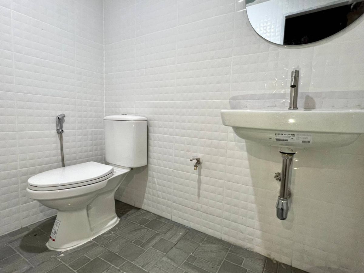 For SaleShop HouseBang Sue, Wong Sawang, Tao Pun : Sell ​​2 -storey commercial building with tenants at 9 MRT Bang Pho, only 50 meters near Bang Pho Hospital. And Bang Sue Gateway