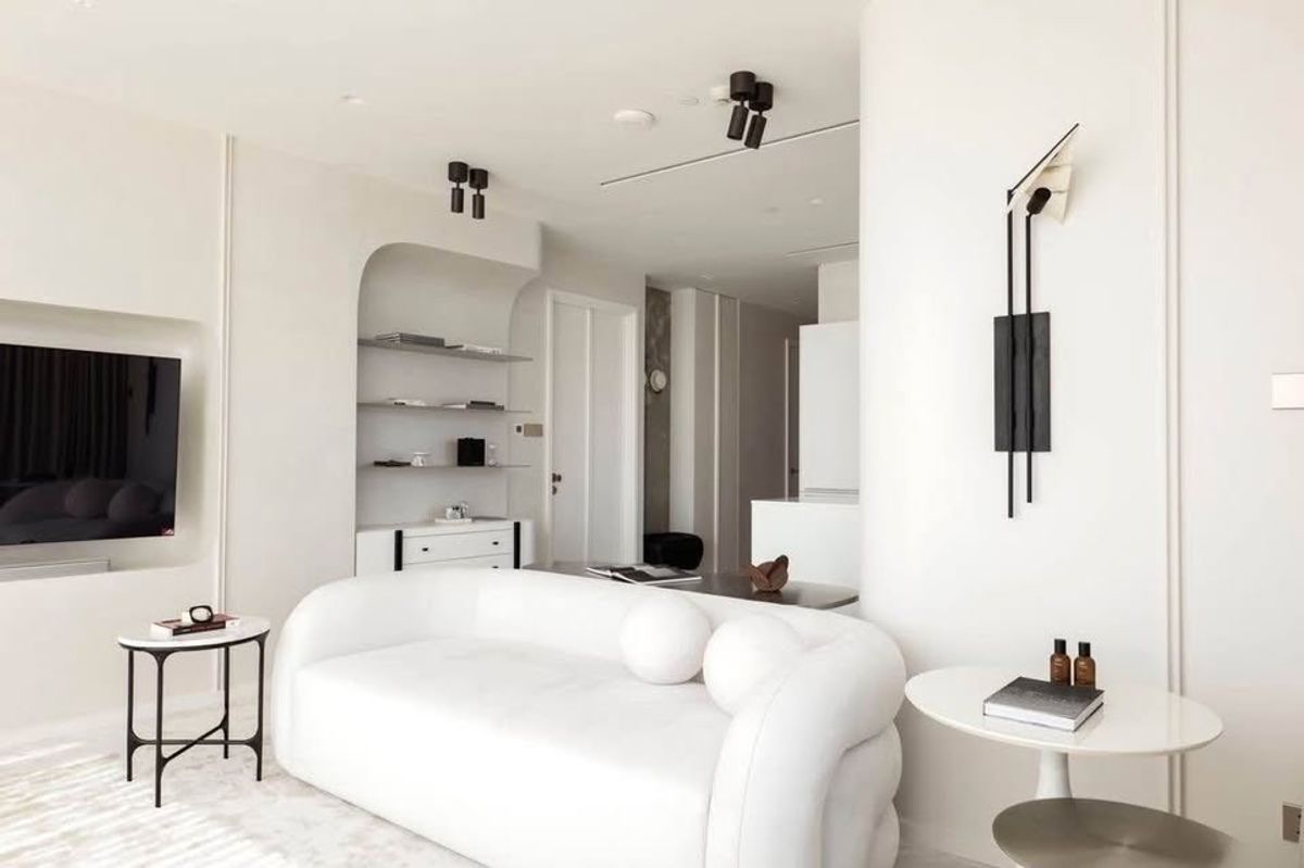 คอนโดสาทร นราธิวาส : คอนโดหรูที่ Four Seasons Private Residences เดินทางสะดวก ใกล้รถไฟฟ้าบีทีเอส ห้องตกแต่งสวยมาก! เฟอร์นิเจอร์ครบ! พร้อมอยู่!