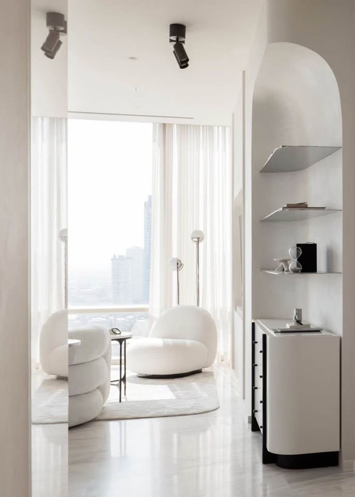 คอนโดสาทร นราธิวาส : คอนโดหรูที่ Four Seasons Private Residences เดินทางสะดวก ใกล้รถไฟฟ้าบีทีเอส ห้องตกแต่งสวยมาก! เฟอร์นิเจอร์ครบ! พร้อมอยู่!