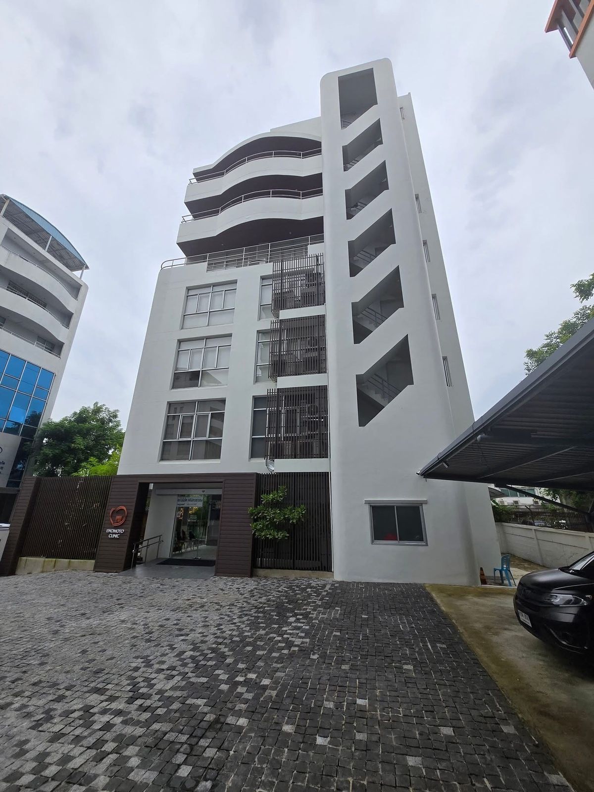 ให้เช่าสำนักงานพัฒนาการ ศรีนครินทร์ : ● อาคารสำนักงานให้เช่า 8 ชั้น ศรีนคริทร์ 40 ● 250k | 1,000 sq.m | 086-9299929 Punny