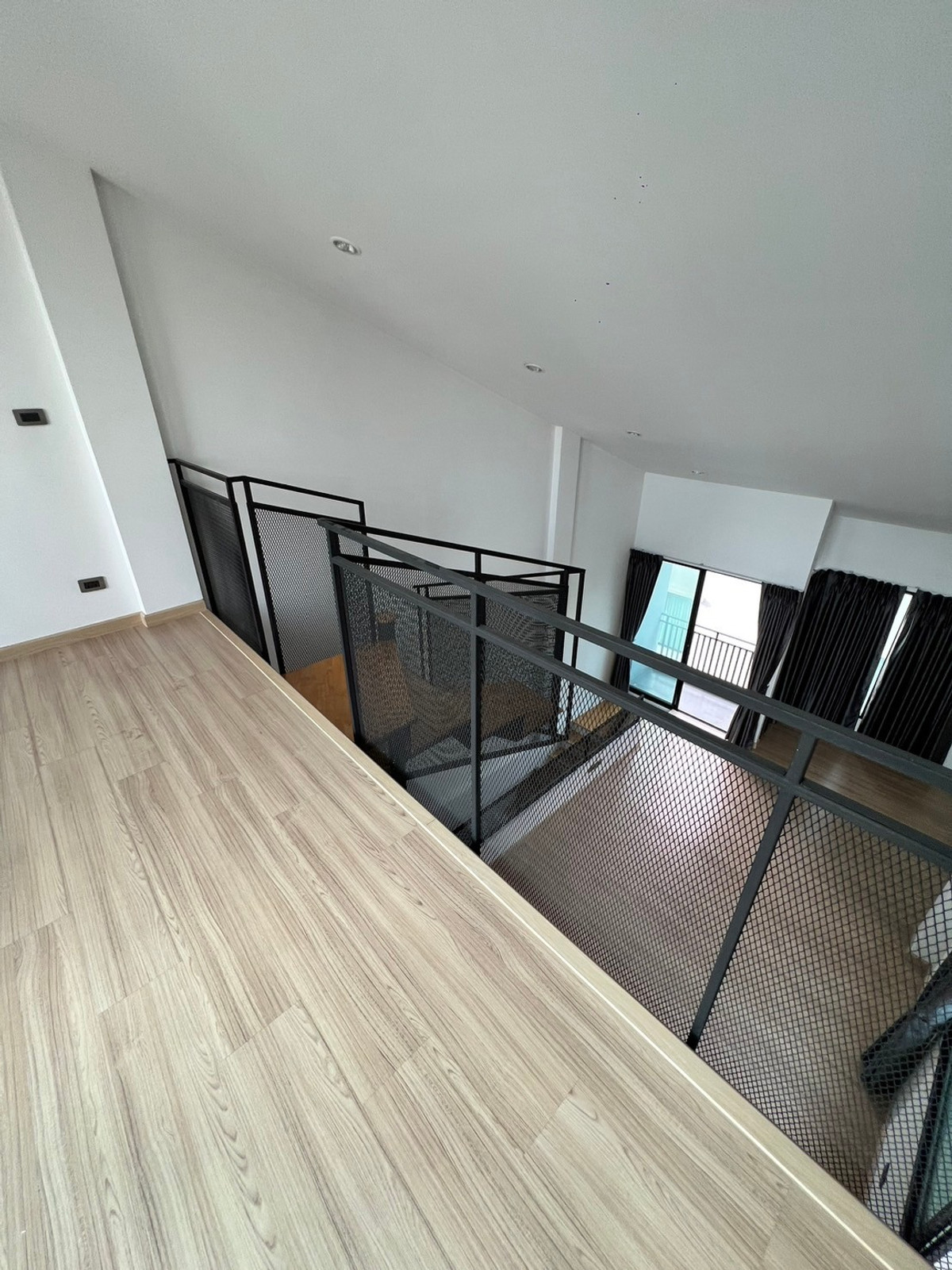 For RentTownhomeChaengwatana, Muangthong : 2 Unit townhome, suitable for office use, located on Ratchaphruek Road. 6 bedrooms, 6 bathrooms.